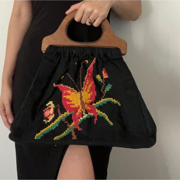 Vintage wooden handle butterfly handmade stitch purse - Picture 2 of 3